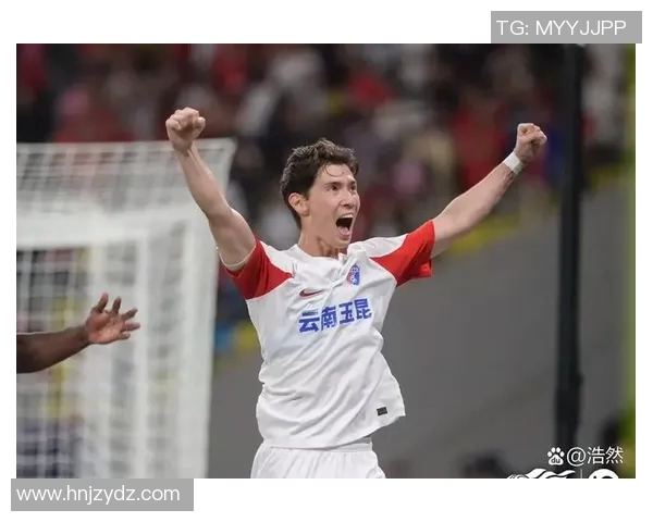 被踢断脚的足球明星重返赛场的励志故事与不屈精神